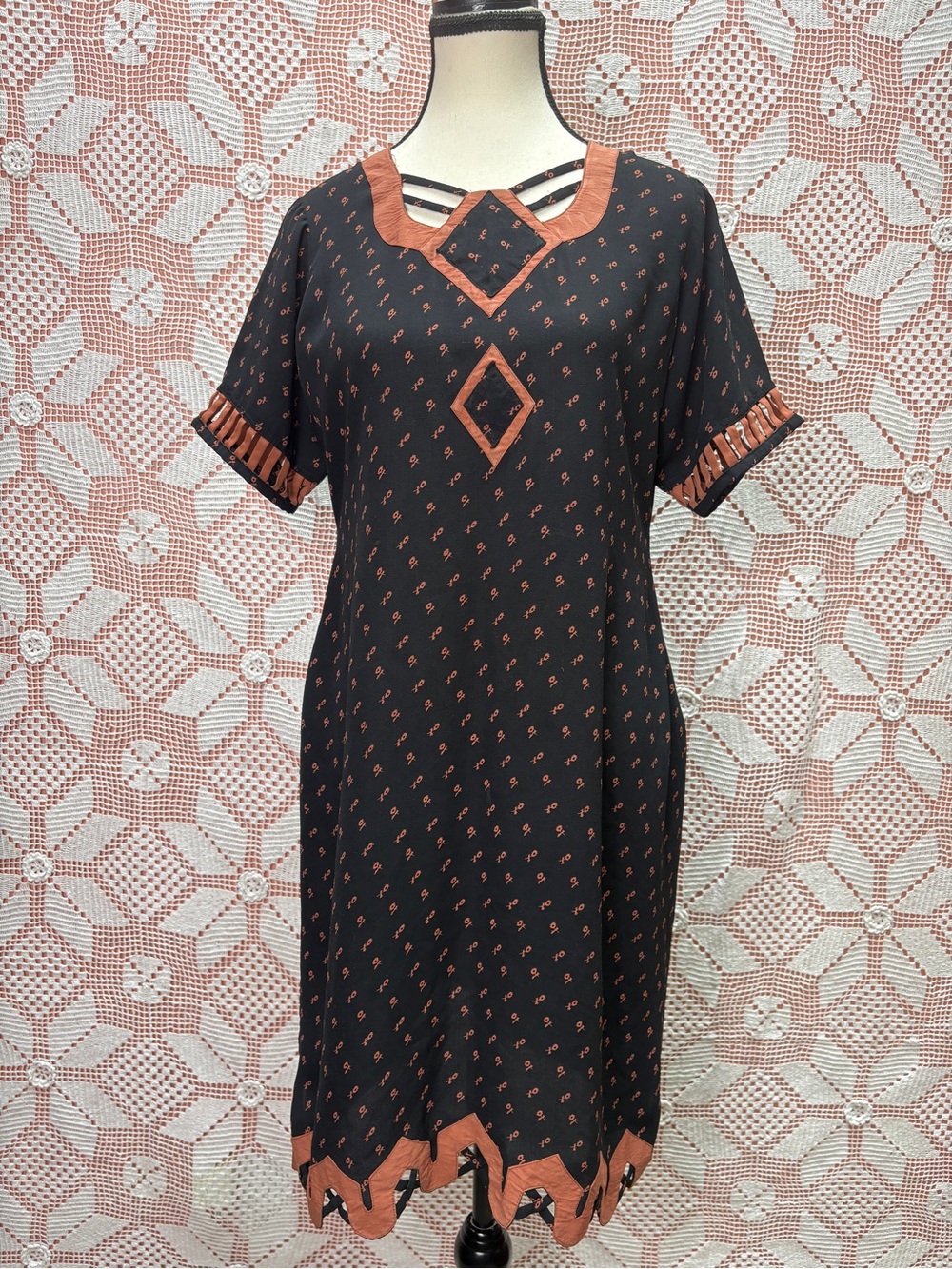 Vintage Black & Rust Boho Tunic Top | Cutout Hem Sz M